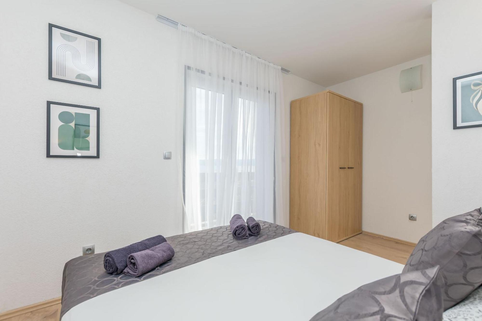 Apartments Mladen Duće Buitenkant foto