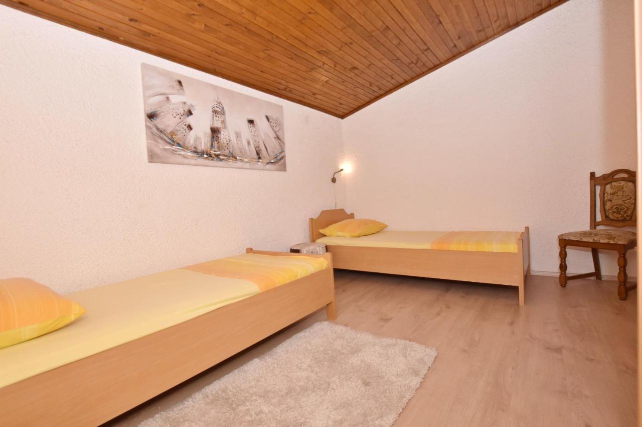 Apartments Mladen Duće Buitenkant foto